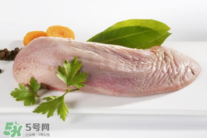 豬舌頭上的白苔怎么撕下來(lái)？豬舌頭上的白苔能吃嗎？
