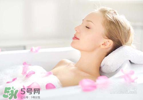 牛奶浴多久泡一次最好？牛奶浴一次泡多久？
