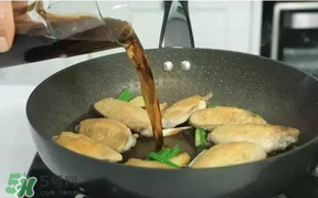雞翅用熱水焯還是涼水？雞翅焯水冷水下鍋還是熱水？
