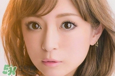 戴美瞳可以滴眼藥水嗎？戴美瞳滴什么眼藥水？