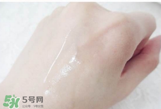 美容液是化妝水嗎？美容液和化妝水的區(qū)別