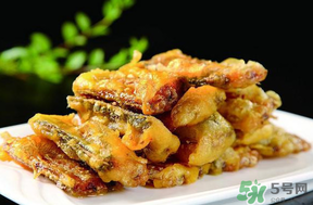 面粉炸魚怎么做？怎么用面粉炸魚？