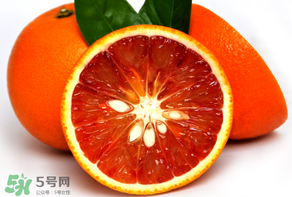 血橙和普通橙子有什么區(qū)別？血橙比普通的橙子好吃嗎？