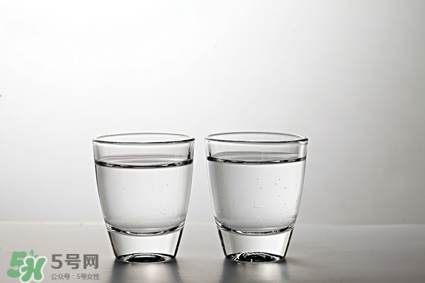 喝白酒有什么好處？怎么喝酒不容易醉