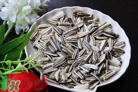 吃瓜子會口腔潰瘍嗎？口腔潰瘍可以吃瓜子嗎？