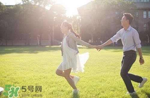 拍婚紗照可以戴眼鏡嗎？拍婚紗照戴眼鏡好不好？