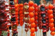 做糖葫蘆的紅色是什么？糖葫蘆外面紅色的是色素嗎？