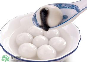 元宵面用涼水還是熱水？元宵是用熱水還是冷水調(diào)面粉？