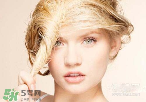 染發(fā)前可以洗頭嗎？染發(fā)前洗頭好還是不洗頭好？