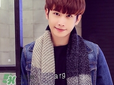 送男生圍巾代表什么意思?女生送男生圍巾的含義 送男生圍巾代表什么意思?女生送男生圍巾的含義