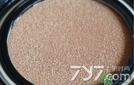 vant氣墊cc黑色和白色哪款好？vant36.5氣墊cc黑色和白色區(qū)別