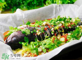 紙包魚用的什么紙？做紙包魚的紙什么紙？