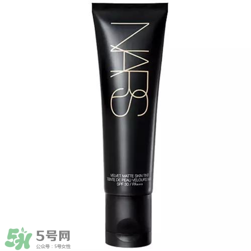tom ford和nars哪個(gè)好？tom ford和nars唇膏口紅對(duì)比
