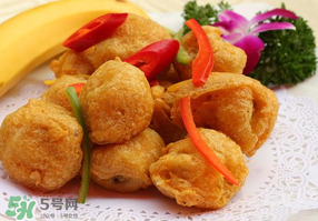 炸香蕉外面包裹的是什么？炸香蕉放面粉好還是淀粉？