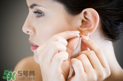 一次性耳釘怎么取下來(lái)？一次性耳釘多久取下來(lái)？