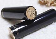 蘭蔻菁純唇膏怎么打開(kāi)？蘭蔻口紅蓋子怎么打開(kāi)？