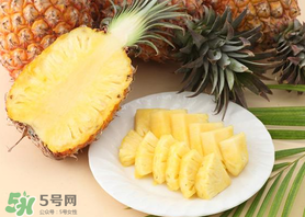 鳳梨吃之前用鹽水泡嗎？鳳梨為什么要用鹽水泡？