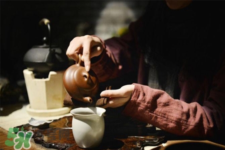 如何清洗紫砂壺？老紫砂壺怎么清洗？
