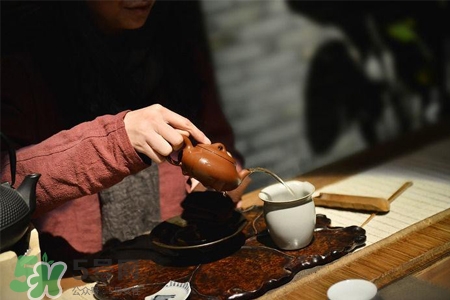 如何清洗紫砂壺茶垢？紫砂壺的茶垢怎么清洗？