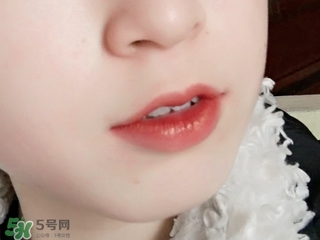磚紅色和豆沙色的區(qū)別 磚紅色和豆沙色哪個好看？