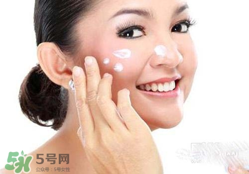補水霜可以晚上用嗎？補水霜晚上怎么用？