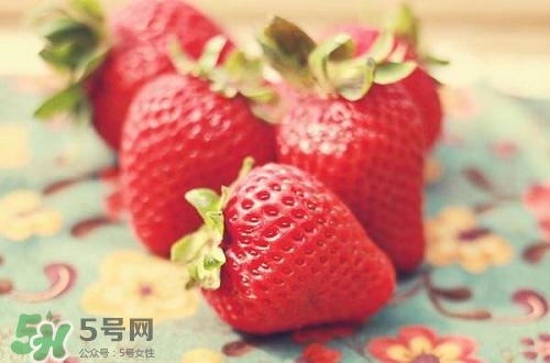 吃草莓大便會變紅嗎？吃草莓大便變紅是怎么回事？