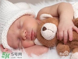 嘴唇干燥是什么原因？嘴唇干裂脫皮怎么辦？