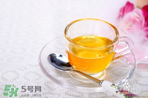 嘴唇干燥是什么原因？嘴唇干裂脫皮怎么辦？