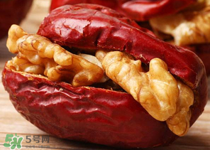 紅棗夾核桃有什么寓意？紅棗夾核桃的寓意