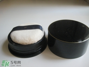 cpb散粉和紀(jì)梵希散粉哪個好？cpb散粉和紀(jì)梵希散粉對比