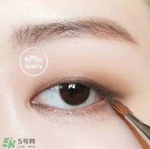 啞光眼影怎么畫？啞光眼影畫法步驟圖解