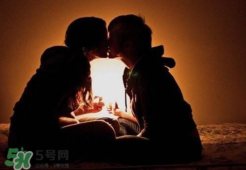 接吻時女生的生理反應(yīng)是什么？怎么接吻教程