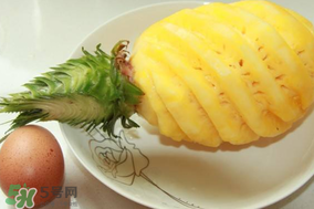 菠蘿削皮可以直接吃嗎？菠蘿削皮直接吃有毒嗎？