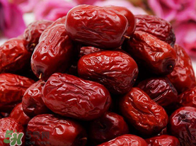 紅棗外面白色的是什么？紅棗上面有一層白的是什么東西？