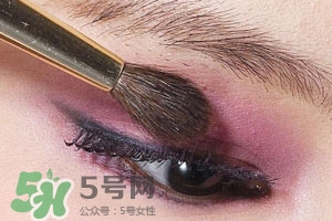 紫色腮紅適合什么口紅？紫色腮紅口紅搭配