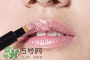 紫色腮紅適合什么口紅？紫色腮紅口紅搭配