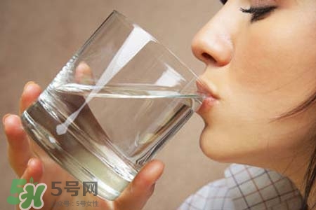 春天要多喝水嗎？春天多喝水有什么好處？