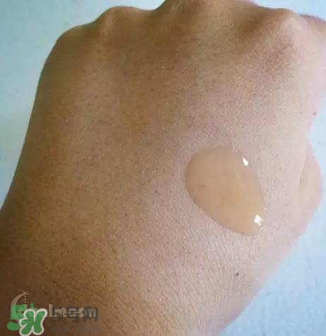 蘭蔻大眼精華和雅詩蘭黛小棕瓶哪個好？蘭蔻大眼精華和小棕瓶對比