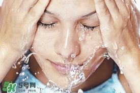 卸妝水和卸妝油的區(qū)別？卸妝水和卸妝油有什么不一樣？