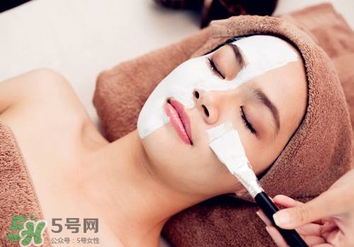 卸妝水和卸妝油的區(qū)別？卸妝水和卸妝油有什么不一樣？