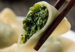 薺菜包餃子必須焯水嗎？薺菜包餃子要焯水嗎？