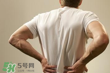 骨質(zhì)疏松會(huì)出現(xiàn)背痛嗎？骨質(zhì)疏松會(huì)引起后背疼嗎？