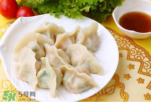 薺菜包餃子必須焯水嗎？薺菜包餃子要焯水嗎？