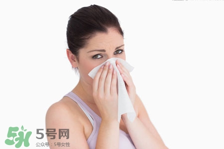打噴嚏是感冒了嗎？打噴嚏能治感冒嗎？