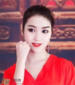 蘭蔻菁純唇膏195多少錢？蘭蔻絲絨唇膏195專柜價格