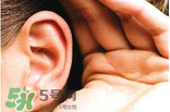 中耳炎有什么癥狀？中耳炎的癥狀表現(xiàn)