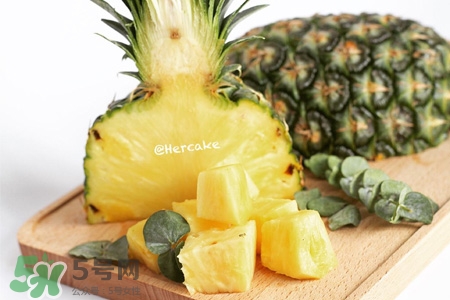 口腔潰瘍能吃菠蘿嗎？吃菠蘿會導(dǎo)致口腔潰瘍嗎？