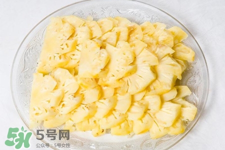 吃菠蘿可以喝茶嗎？吃完菠蘿后能喝茶嗎？