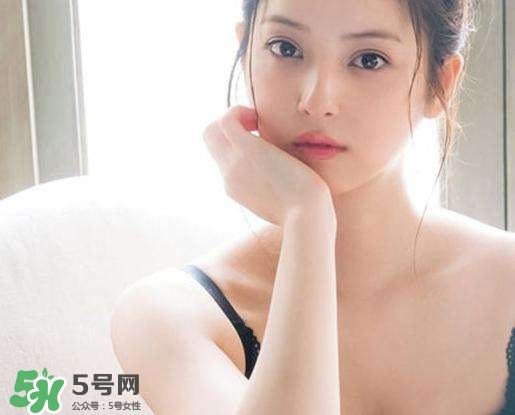 乳暈有小疙瘩是怎么回事？乳暈什么顏色正常