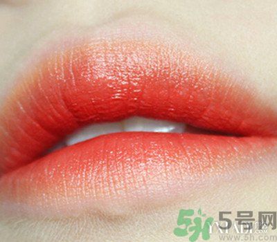 咬唇妝用什么口紅好？咬唇妝適合哪種嘴唇？